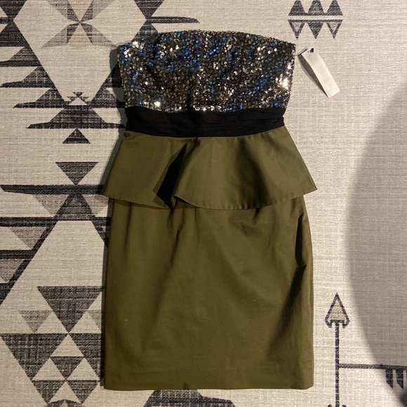 NWT Alice + Olivia Olive Bethany Sequin Peplum Cocktail Dress - Picture 2 of 8